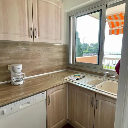 4 Pers Front De - 10m De La *